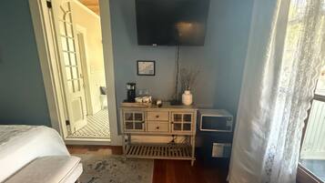 Desk, free WiFi, bed sheets