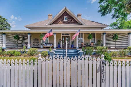 Exterior. Pensacola 1 BR Sleeps 2 Suite in East Hill