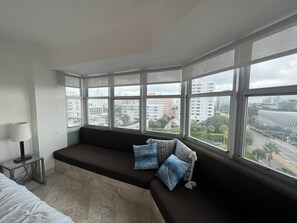 Interior - Modern Studio with Parking Steps to the beach (Miami Beach)