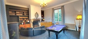 غرفة الألعاب