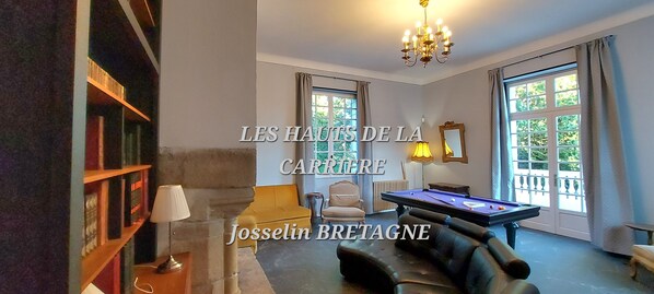 غرفة الألعاب