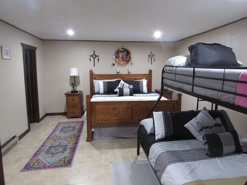 2 Master Bedrooms-Full Bathrooms /Sleeps 7 /Fully Remodeled /Excellent Condition