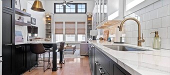 Downtown Muncie | Luxe Loft, Spa Bath, 1 Bed, BSU