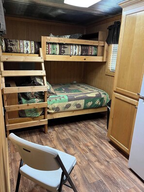 Room - Charming Micro cabin 2 in the heart of the Ozarks (Osceola)