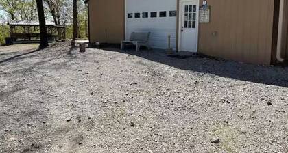 Charming Micro cabin 2 in the heart of the Ozarks