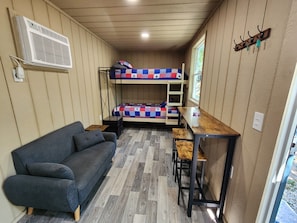 1 bedroom, bed sheets