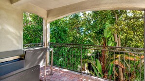 Property grounds - Historic Hillside Charm in Historic View Park (Los Angeles)