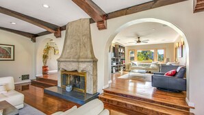 Living area - Historic Hillside Charm in Historic View Park (Los Angeles)