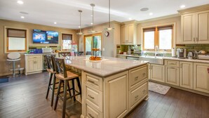Private kitchen - Historic Hillside Charm in Historic View Park (Los Angeles)
