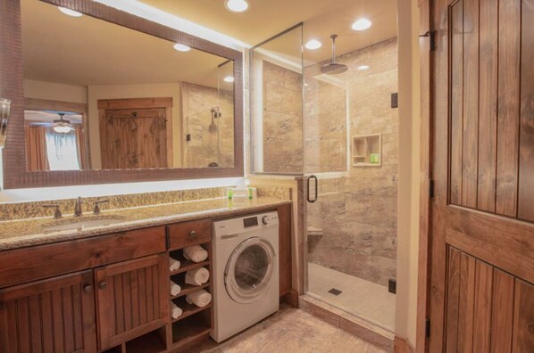 تجهيزات دش، مجففات شعر، مناشف، صابون