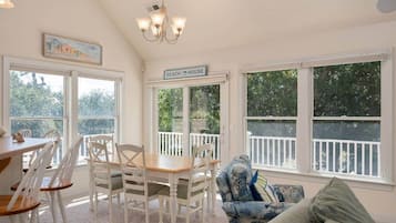 Televisión y chimenea