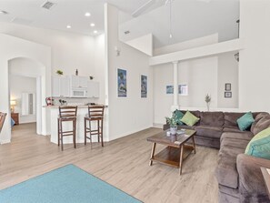 Smart TV, books - 293- Fabulous 3 Bed Villa with Private Oversized Pool and Games Room Near Disney (Davenport)