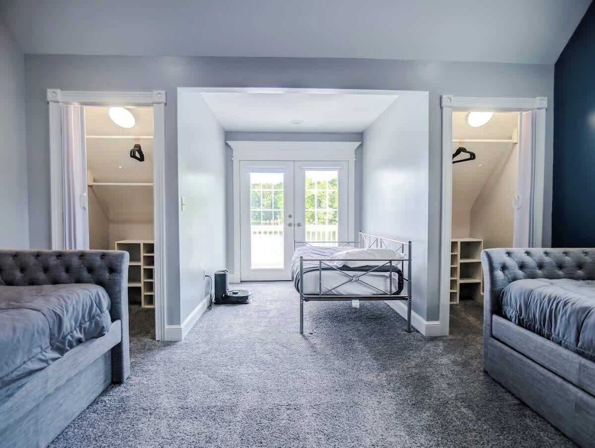 3 habitaciones, escritorio, tabla de planchar con plancha y wifi 