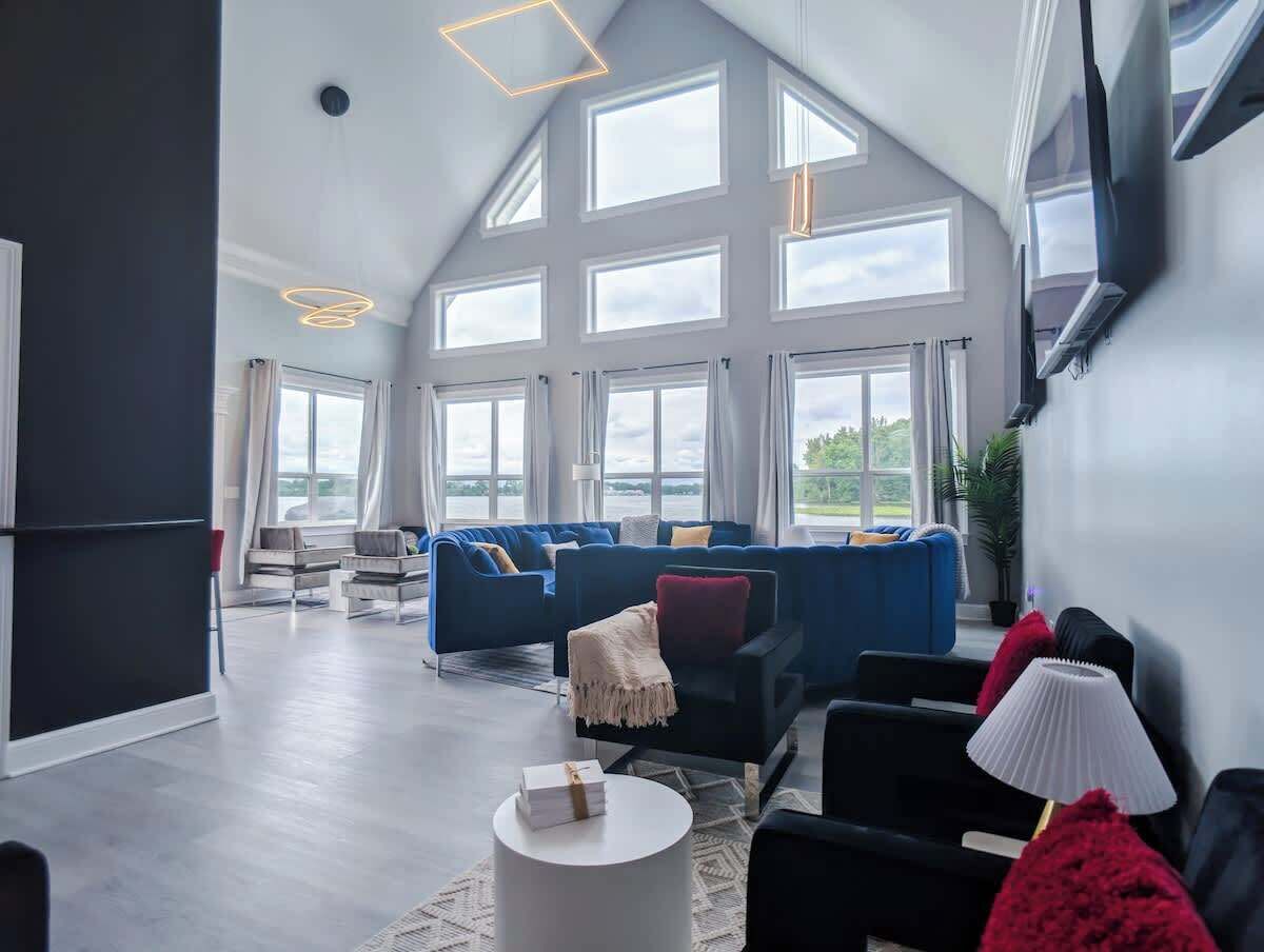 Televisión y oficina 