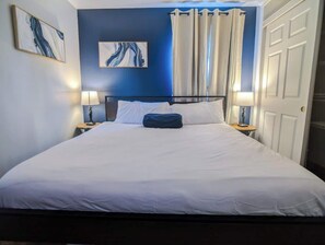 2 bedrooms, desk, iron/ironing board, WiFi