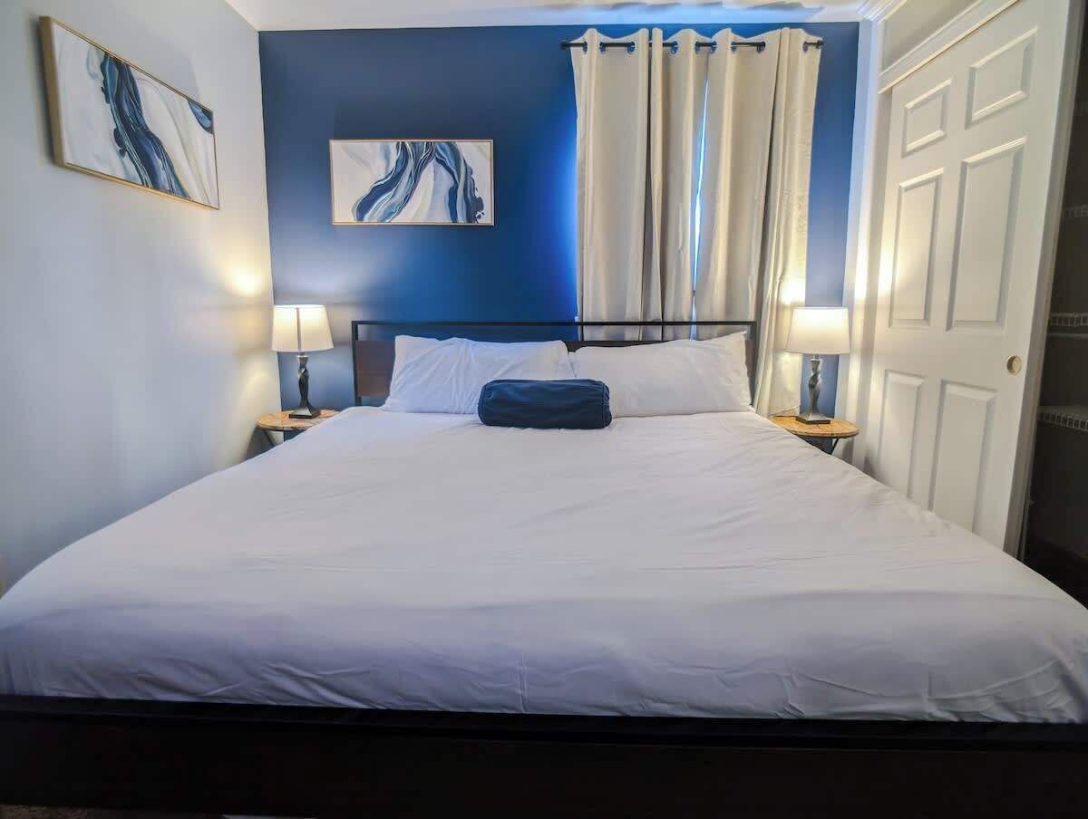 2 dormitorios, escritorio, tabla de planchar con plancha y wifi