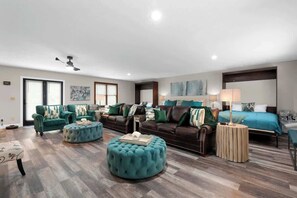 Interior - Private I Pool Table I Bar I Studio I House I Roku (Westerville)