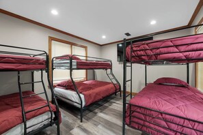 3 bedrooms, iron/ironing board, WiFi, bed sheets - Private I Pool Table I Bar I Studio I House I Roku (Westerville)