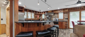 Private I Pool Table I Bar I Studio I House I Roku