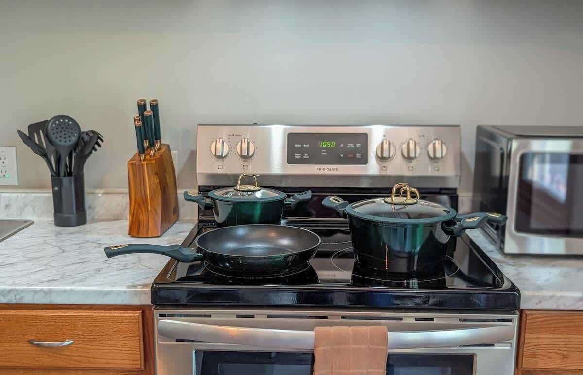 Fridge, microwave, oven, stovetop