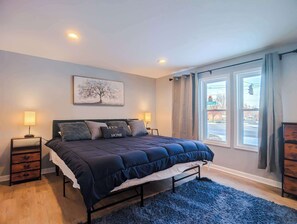 4 bedrooms, iron/ironing board, WiFi, bed sheets - Location | 5 Roku TVs + Fast Wi-Fi | King Bed (Westerville)