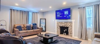 5 Roku TVs | Garage | King | Fast Wifi | Hoover