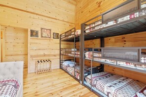 3 habitaciones, tabla de planchar con plancha, wifi y ropa de cama 