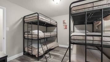 3 bedrooms, iron/ironing board, WiFi, bed sheets