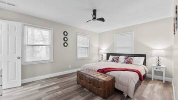 3 chambres, fer et planche à repasser, Wi-Fi, draps fournis