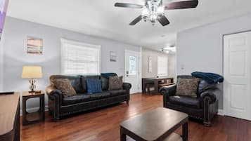 Una televisión, una oficina