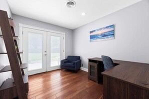 Interior - King Bed | Bunk | Garage | 10 Mins to Intel | Yard (Johnstown)