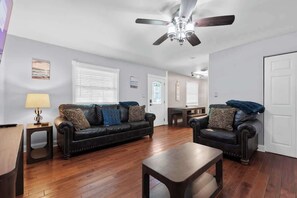 TV, offices - King-10mins to Intel-Self Check-In-3Smart TVs-A/C (Johnstown)