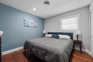 2 habitaciones, tabla de planchar con plancha, wifi y ropa de cama