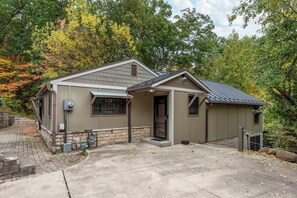 Exterior - Stove | King Bed | Bunks | 3 mins Hoover Reservoir (Westerville)