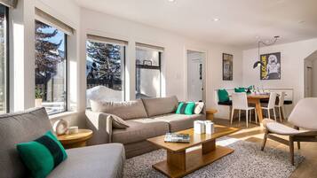 تلفزيون ذكي، مدفأة، ستيريو