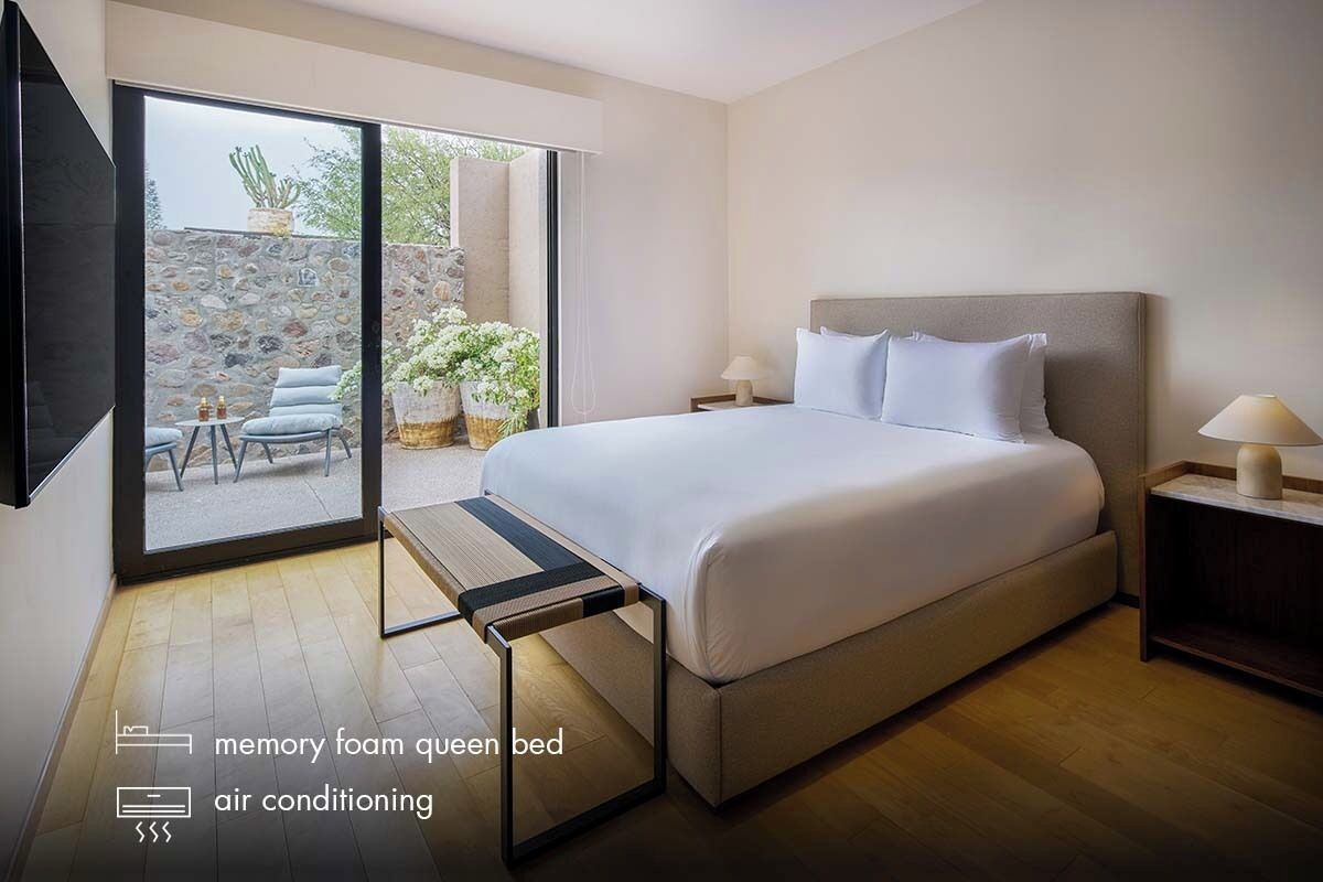 Casita Bugambilia | Premium bedding, pillow-top beds, minibar, in-room safe