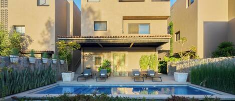 Fachada da propriedade