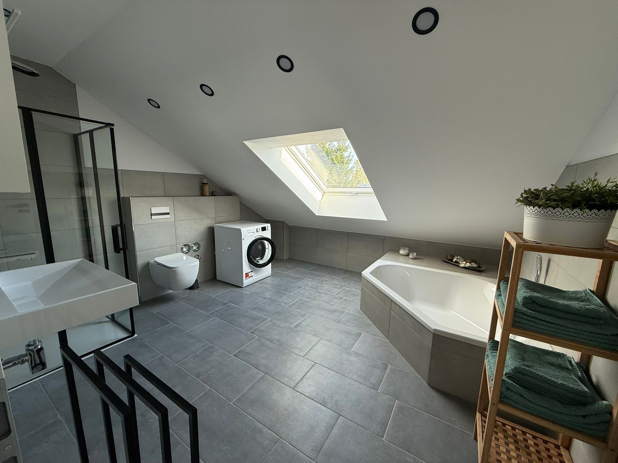 Serviettes fournies, papier toilette