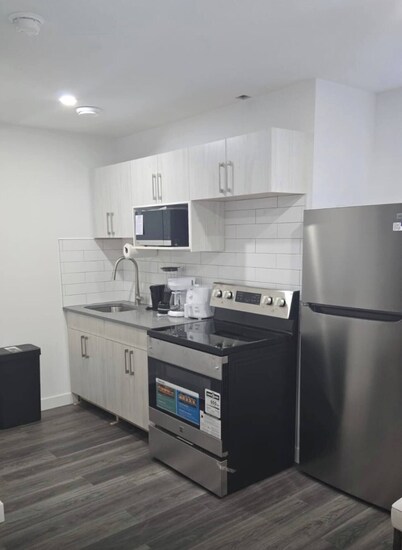 Cozy short stay special, close to the airport