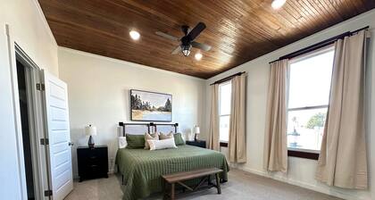 3 bed 2 bath with Garage and open floor plan on 2nd story 20 mins from Bear Lake