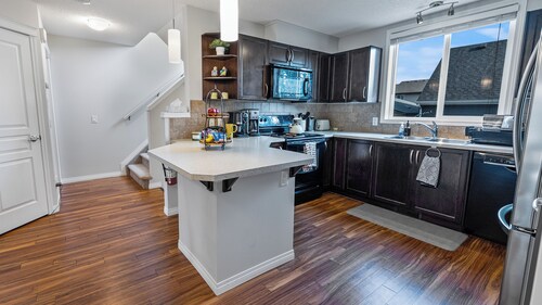 Cozy Home in Auburn Bay.  Close to Highway Access.