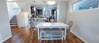 Cozy Home in Auburn Bay.  Close to Highway Access.