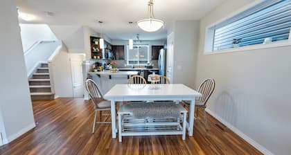 Cozy Home in Auburn Bay. Close to Highway Access.