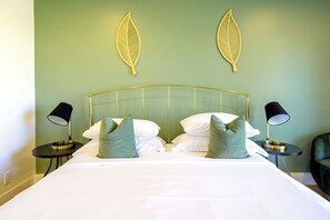 6 bedrooms, iron/ironing board, free WiFi, bed sheets