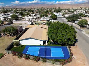 Sport court - The Clubhouse: Sleep 20+, Pool, Pickleball, Hot Tub, Outdoor Movie, Arcades (Indio)