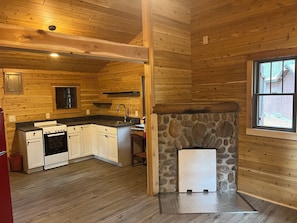 ثلاجة، ميكروويف، فرن، موقد طهي مسطح