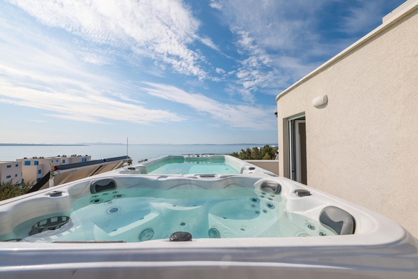 Bain à remous extérieur