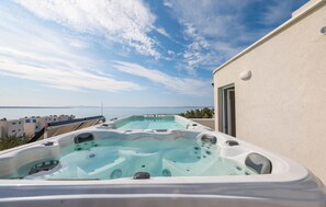 Outdoor spa tub - Beach front home in Privlaka (Privlaka)