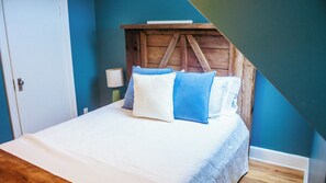 5 bedrooms, free WiFi, bed sheets, wheelchair access - Rural spacious farmhouse w/ hot tub and can sleep 10, located 15m from Truro (Greenfield)