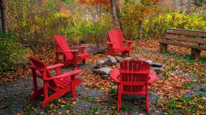 Property grounds - Rural spacious farmhouse w/ hot tub and can sleep 10, located 15m from Truro (Greenfield)